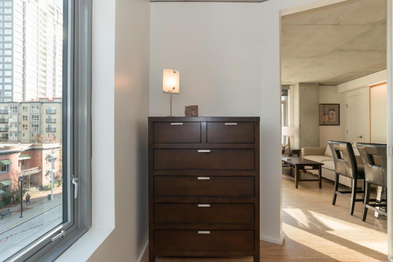 Sobe Third Ave Apartments Сиатъл Екстериор снимка